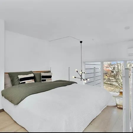 Downtown With Balcony דירה